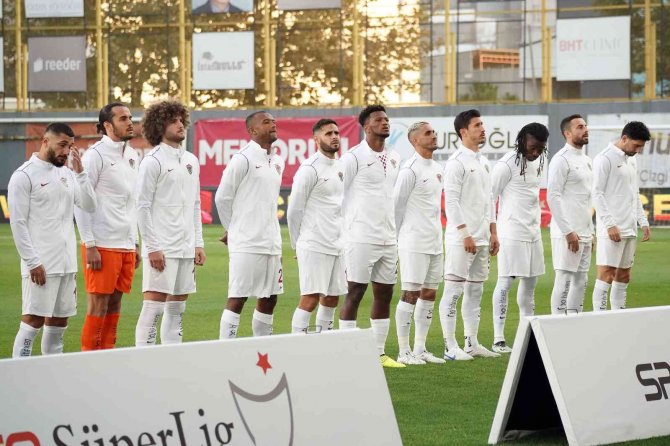 Spor Toto Süper Lig: İ̇stanbulspor: 0 - Hatayspor: 1 (Maç Devam Ediyor)