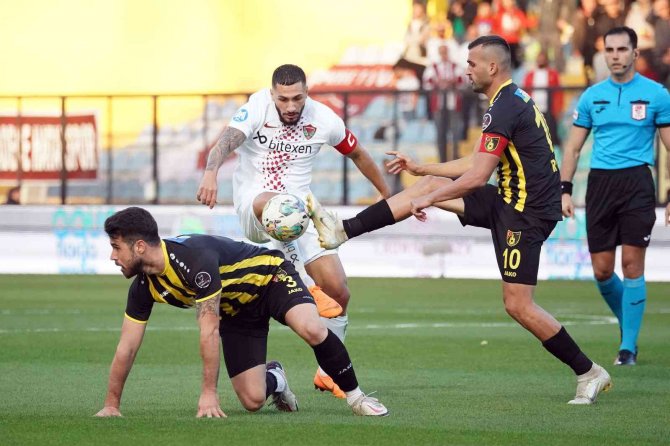 Spor Toto Süper Lig: İ̇stanbulspor: 0 - Hatayspor: 1 (Maç Devam Ediyor)