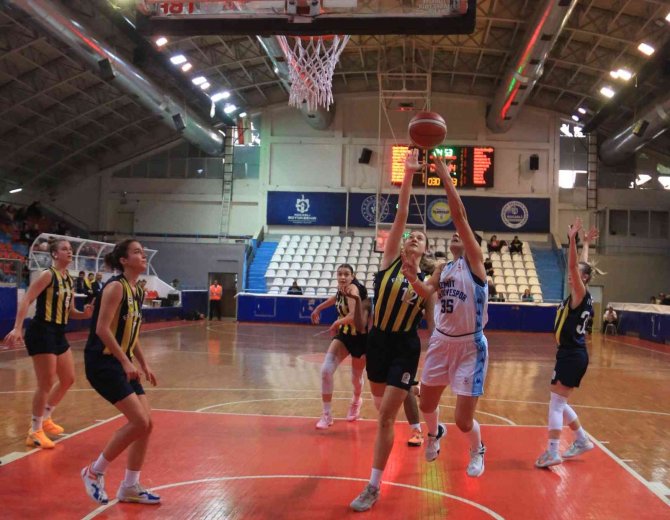 Türkiye Kadınlar Basketbol Ligi: İ̇zmit Belediyespor: 77 - Fenerbahçe Gelişim: 80