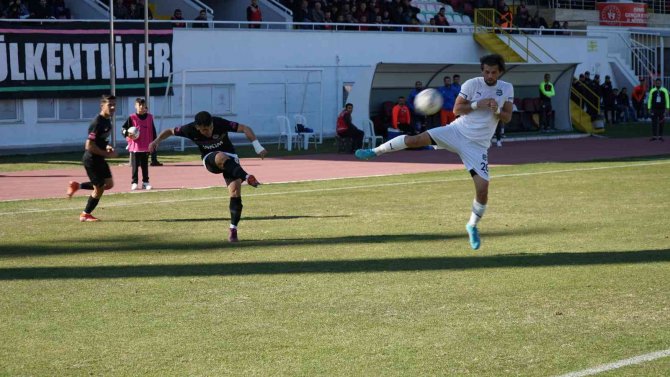 Isparta 32 Spor: 4 Nazilli Belediyespor: 0