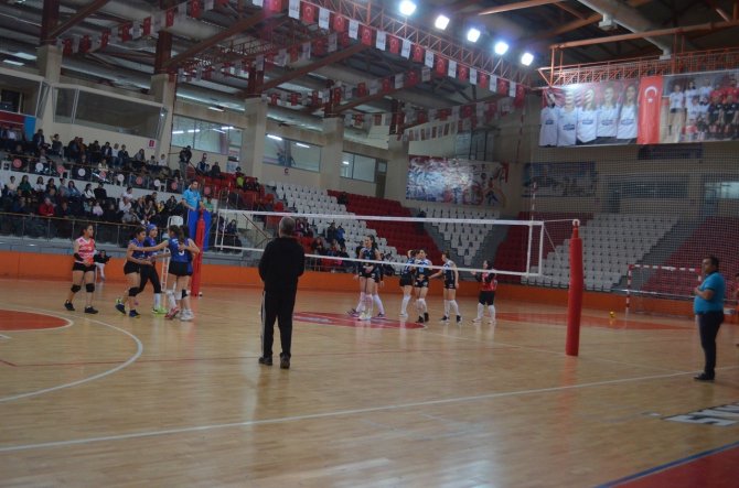 Voleybol 2. Lig: Alpedo Kahramanmaraş Voleybol: 3 Adıyaman Gençlerbirliği: 0