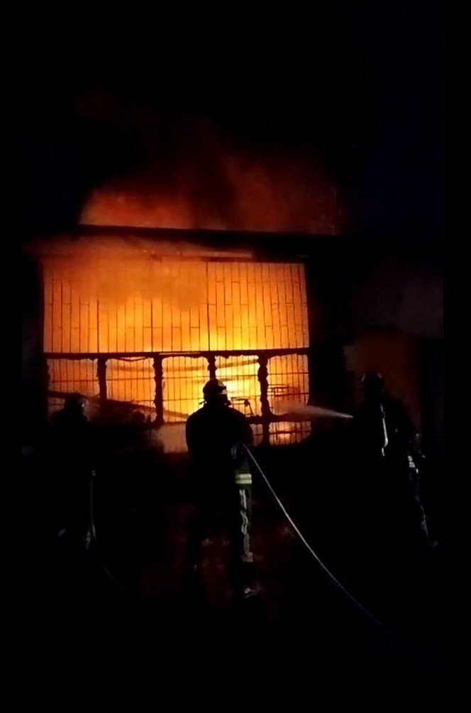 Yalova’da Sanayi Sitesindeki Depo Yangını Korkuttu