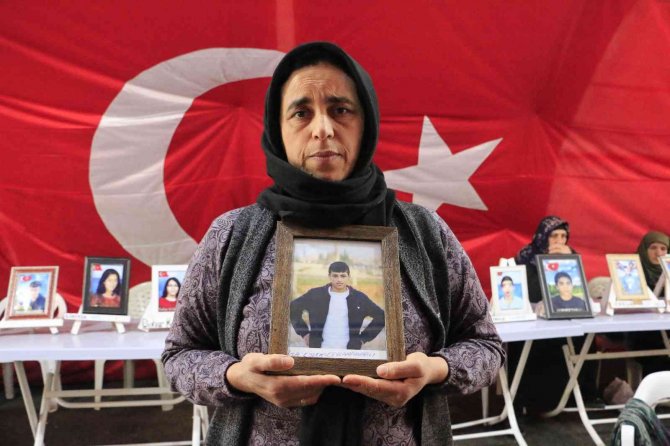 Evlat Nöbetindeki Anneden Oğluna ‘Teslim Ol’ Çağrısı