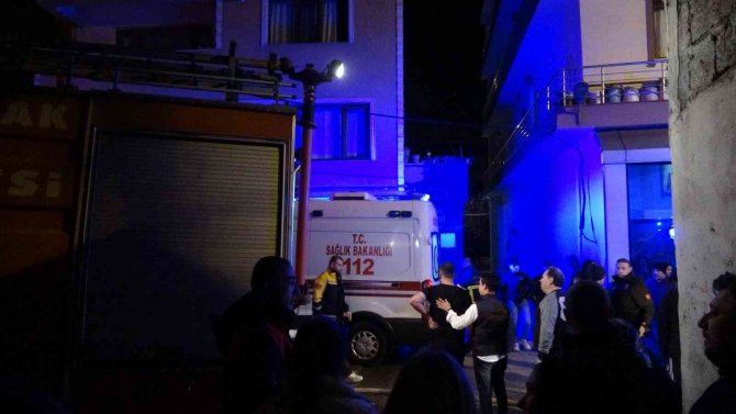 Zonguldak’ta Üç Katlı Evde Çıkan Yangında 1 Kişi Hayatını Kaybetti
