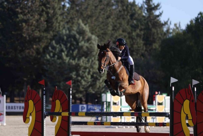 Atlar Engel Tanımadı... Atatürk, İ̇nönü Ve Tsyd Kupası Sahiplerini Buldu
