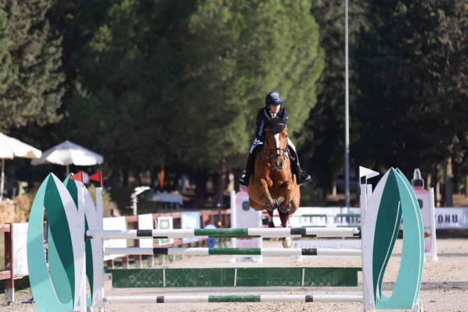 Atlar Engel Tanımadı... Atatürk, İ̇nönü Ve Tsyd Kupası Sahiplerini Buldu