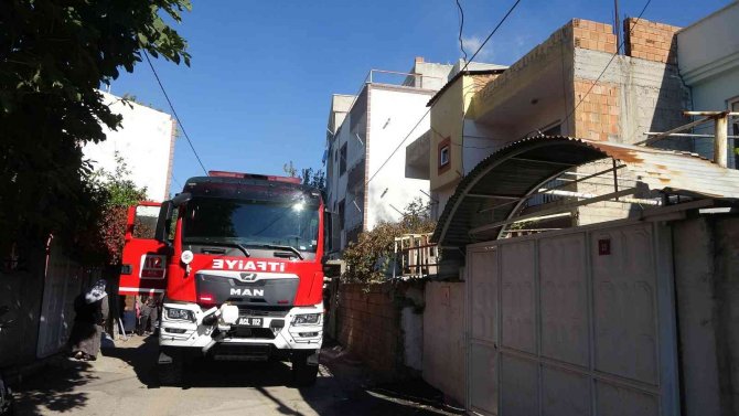 İ̇kamet Çatısında Çıkan Yangın Korkuttu