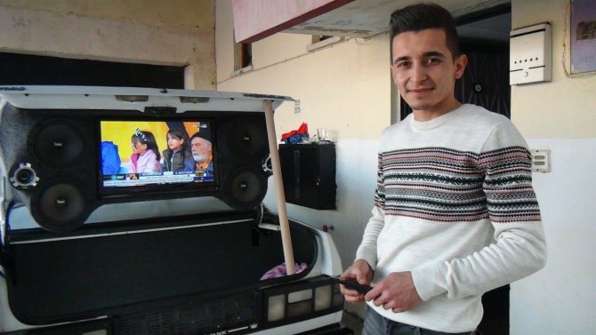Otomobili Modifiye Edip Futbol Sevgisini Otomobilin Bagajına Taşıdılar