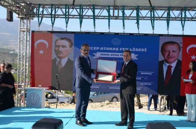 Bakan Özer: "Eğitimin Önündeki Antidemokratik Uygulamaların Tamamı Kaldırıldı"