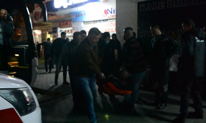 Bilet Kesilmesine Sinirlendi, Otobüsçüyü Bıçakladı