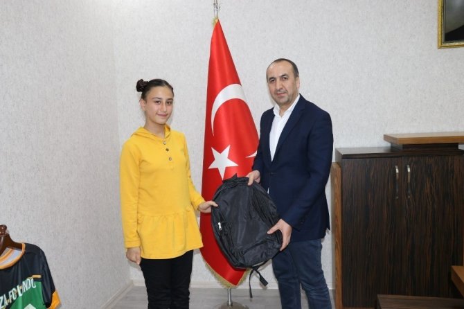 İ̇l Milli Eğitim Müdürü Yücel, Öğrencilerle Bir Araya Geldi