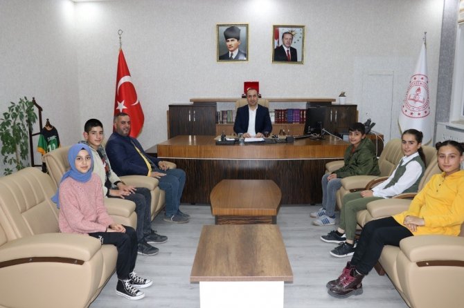 İ̇l Milli Eğitim Müdürü Yücel, Öğrencilerle Bir Araya Geldi