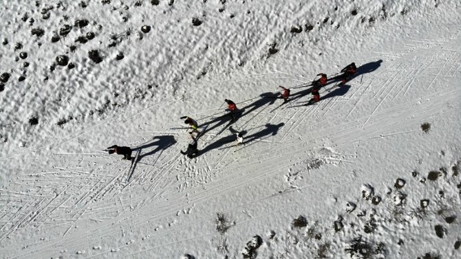 Bitlisli Kayakçılar Mevsimin İlk Karında Antrenman Yaptı