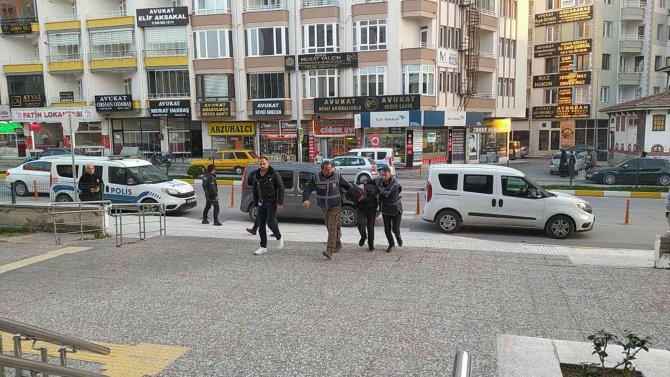 Eşini Ve Ailesini Rehin Alan Şahıs Adliyeye Sevk Edildi