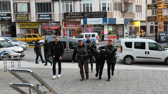 Eşini Ve Ailesini Rehin Alan Şahıs Adliyeye Sevk Edildi