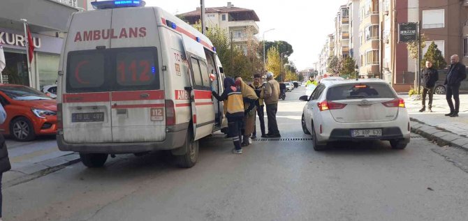 Motosiklet İle Otomobilin Açılan Kapısına Çarptı: 1 Yaralı