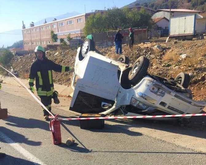 Kontrolden Çıkan Minibüs Takla Atıp Şarampolde Ters Yattı: 5 Yaralı