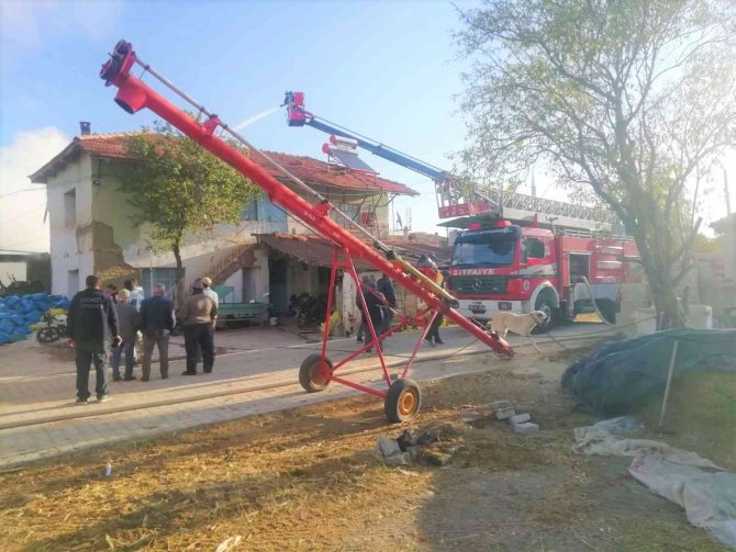 Alevlere Teslim Olan Ev Kullanılamaz Hale Geldi