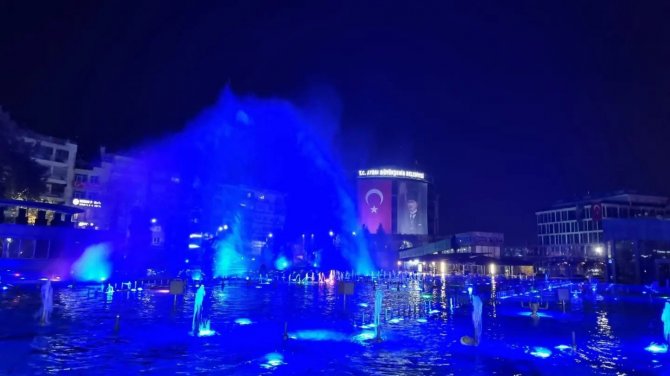 Aydın Kent Meydanında ’Mavi’ Işıkla Diyabete Dikkat Çekildi