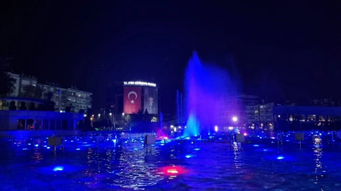 Aydın Kent Meydanında ’Mavi’ Işıkla Diyabete Dikkat Çekildi
