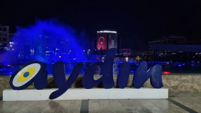 Aydın Kent Meydanında ’Mavi’ Işıkla Diyabete Dikkat Çekildi