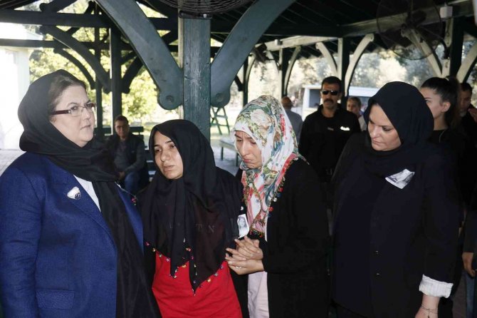 Minik Ecrin Ve Babasının Cenazesi Toprağa Verildi