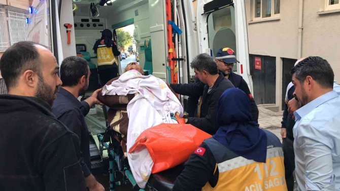 Evinin Bodrumunda Kendini Ateşe Veren Kadını Komşuları Söndürdü