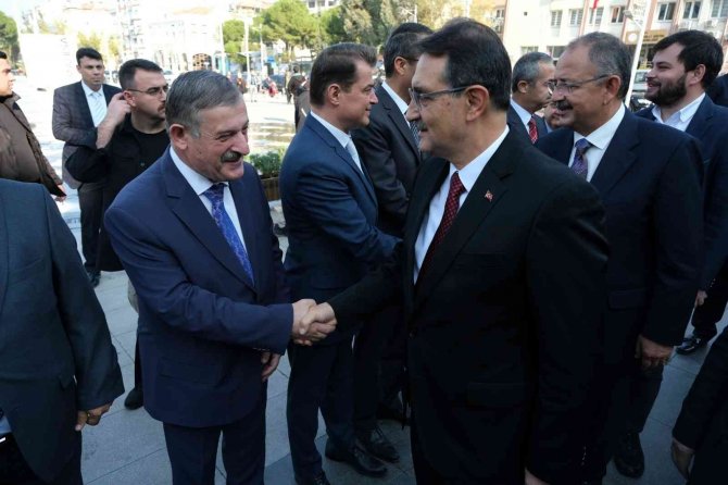 Bakan Dönmez Manisa’da İncelemelerde Bulundu