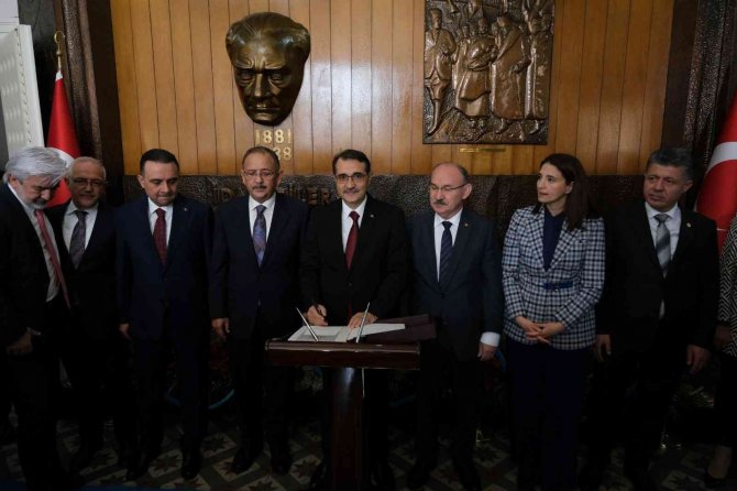 Bakan Dönmez Manisa’da İncelemelerde Bulundu