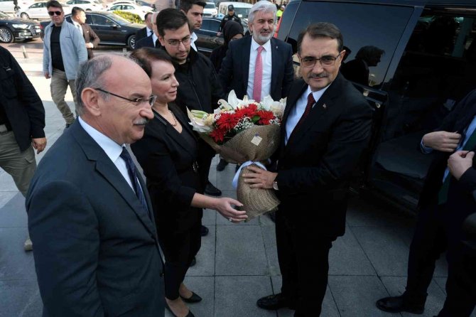 Bakan Dönmez Manisa’da İncelemelerde Bulundu