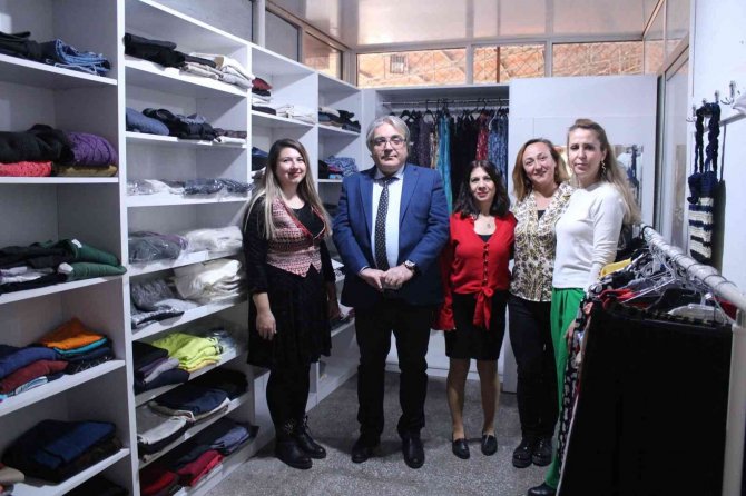 Okulun İçinde Bir İyilik Mağazası: El Ele Butik