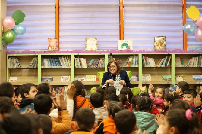 Büyükşehir, Eğitici Atölye Çalışmalarıyla Öğrencilere Keyifli Tatil İmkanı Sunuyor