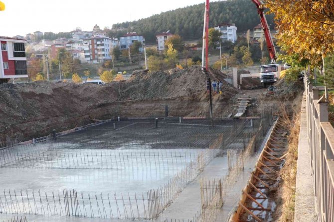 Havza’da Yarı Olimpik Yüzme Havuzu İnşaatı Yapımına Başlandı