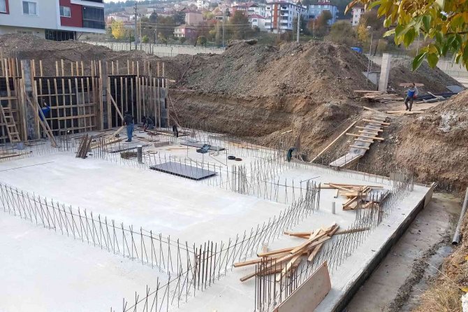 Havza’da Yarı Olimpik Yüzme Havuzu İnşaatı Yapımına Başlandı