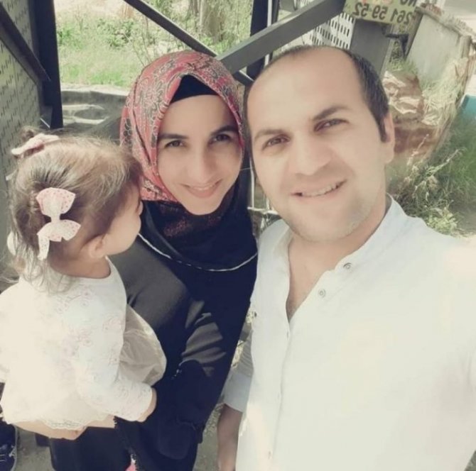 9 Yaşındaki Ecrin Ve Babası Terör Kurbanı