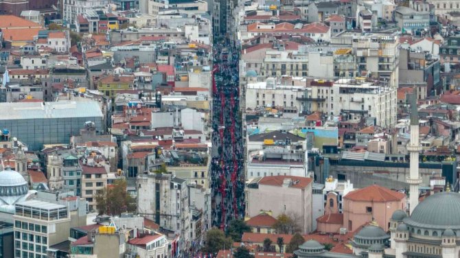 Türk Bayraklarıyla Donatılan İ̇stiklal Caddesi Dron İle Görüntülendi