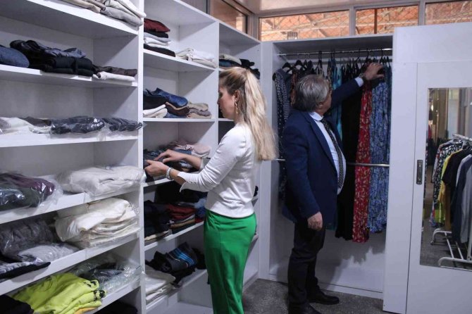 Okulun İçinde Bir İyilik Mağazası: El Ele Butik