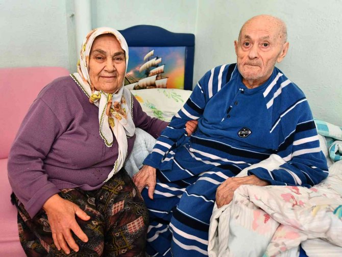 İ̇zmir Büyükşehir Belediyesinin Evde Bakım Hizmeti Yüzleri Güldürüyor