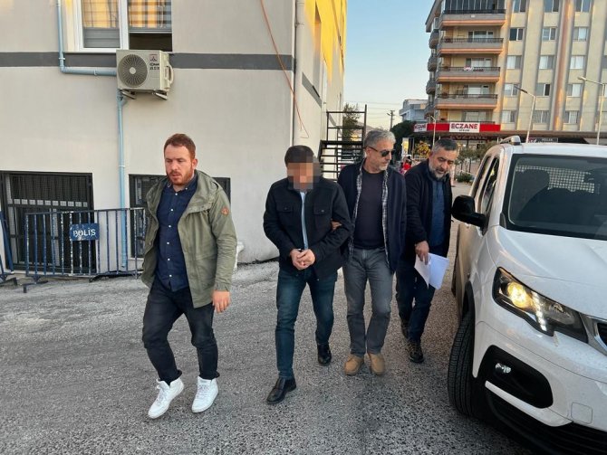 İ̇zmir’de Araçlarında 5 Kilo Uyuşturucu İle Yakalanan 2 Kişi Gözaltına Alındı