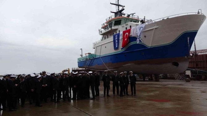 Bakım Ve Onarımı Bitmeyen Gemi İçin Denize İndirme Töreni Düzenlediler
