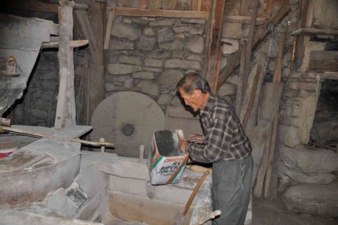 Yaklaşık 100 Yıllık Tarihi Değirmen Yıllara Direniyor