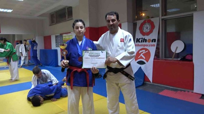 Erkeklerle Antrenman Avrupa’da Şampiyonluk Getirdi