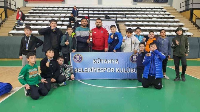 Kütahya Belediye Güreş Takımı En İyiler Arasında