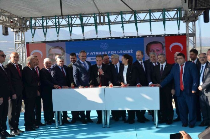 Bakan Özer: "Eğitimin Önündeki Antidemokratik Uygulamaların Tamamı Kaldırıldı"