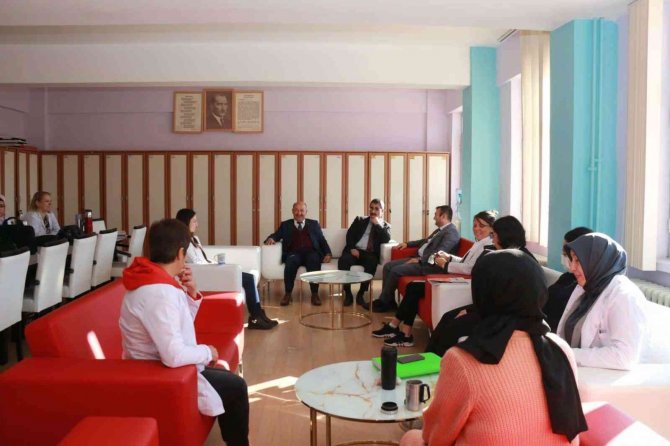 Müdür Başyiğit: "Geleceğe Ait İdealleriniz, Hayalleriniz Olsun, Kendinize Hedefler Koyun”