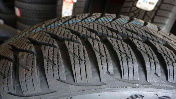 Muş’taki Oto Lastikçilerde “Kış Lastiği” Mesaisi