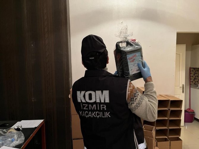 İ̇zmir Polisinden Sahte Etil Alkol Kaçakçılarına Operasyon