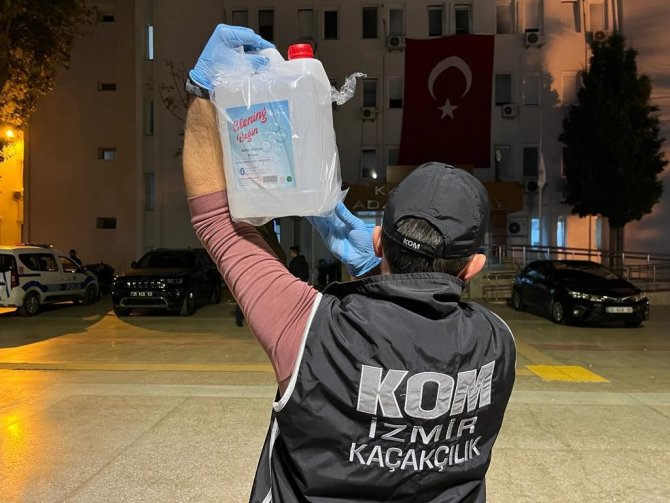 İ̇zmir Polisinden Sahte Etil Alkol Kaçakçılarına Operasyon