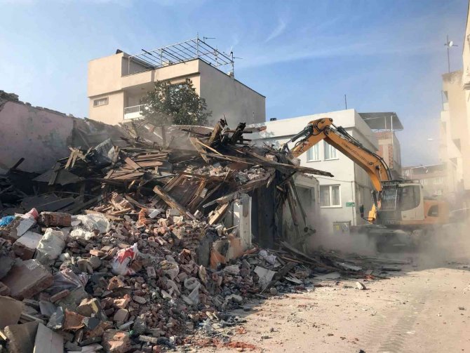 Metruk Binalar Huzur Ortamı İçin Yıkılıyor