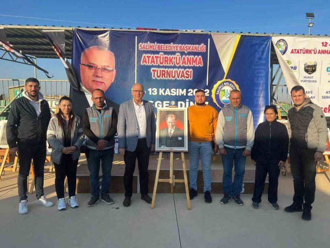 Salihli’de Atatürk’ü Anma Turnuvası’nda Dereceye Girenlere Ödül